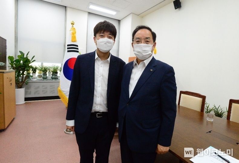 하윤수 교총 회장(前부산교대 총장), 이준석 국민의힘 대표 만나 교육현안 논의 2021.07.29 (출처:교총)