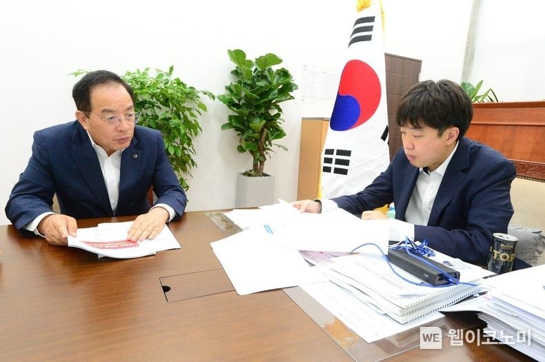 하윤수 교총 회장(前부산교대 총장), 이준석 국민의힘 대표 만나 교육현안 논의 2021.07.29 (출처:교총)