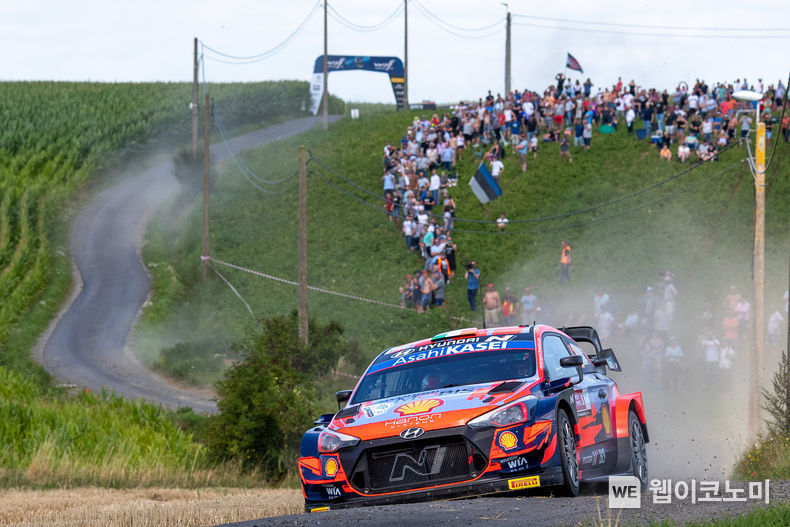 ‘2021 월드랠리챔피언십’ 8차 대회 벨기에 랠리에서 현대자동차 ‘i20 Coupe WRC’ 랠리카가 주행하고 있는 모습 2021.08.16 (출처:현대차)
