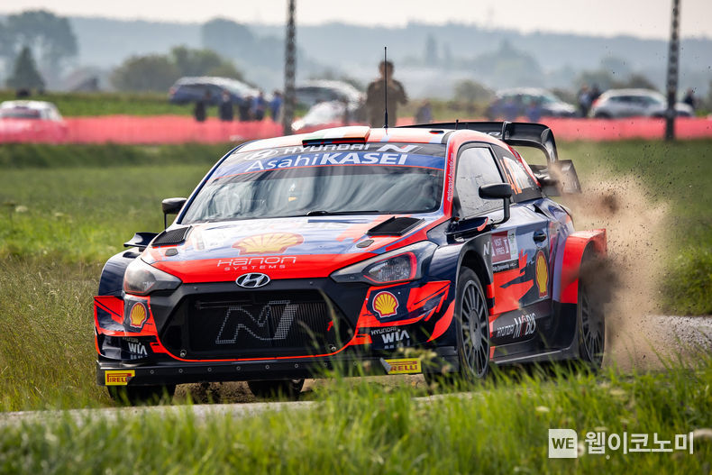 ‘2021 월드랠리챔피언십’ 8차 대회 벨기에 랠리에서 현대자동차 ‘i20 Coupe WRC’ 랠리카가 주행하고 있는 모습 2021.08.16 (출처:현대차)