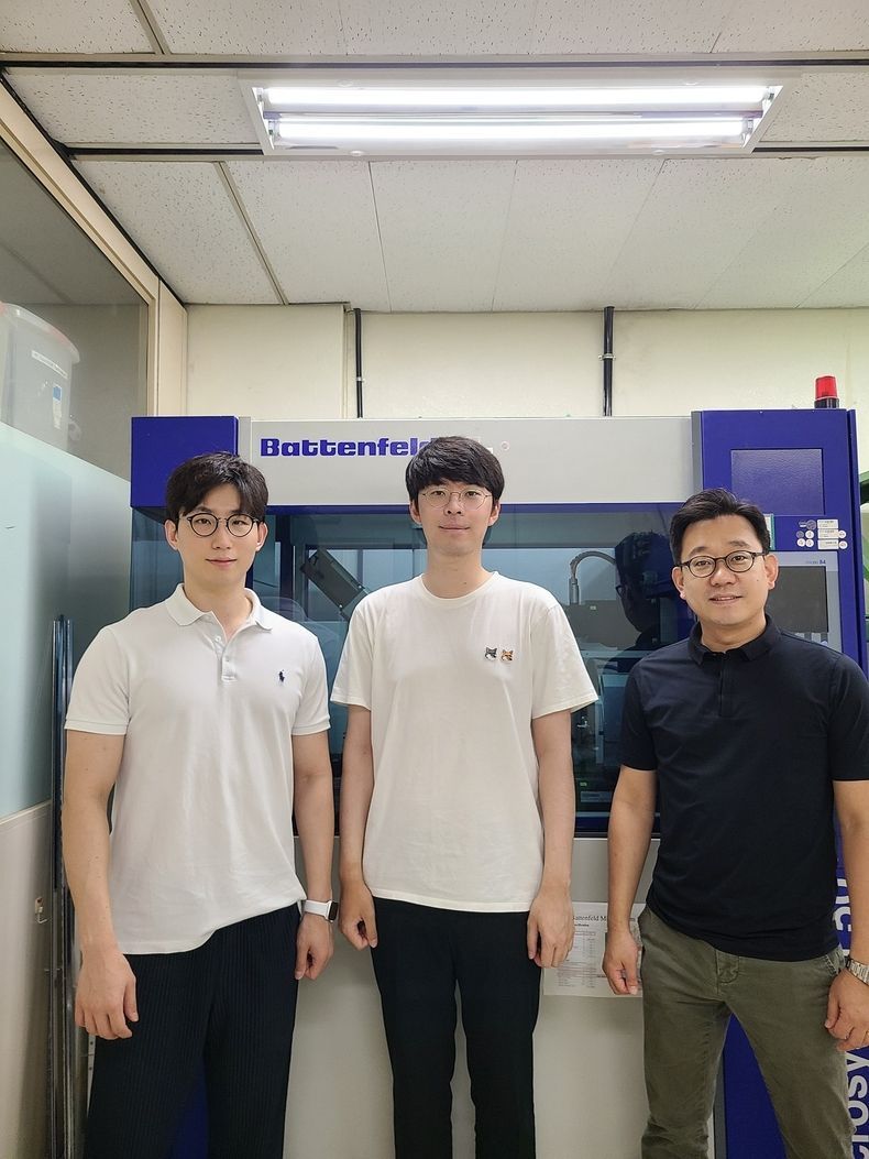 (좌측부터)윤재승 씨, 류준열 씨, 김동성 교수 2021.08.17 (출처:POSTECH)