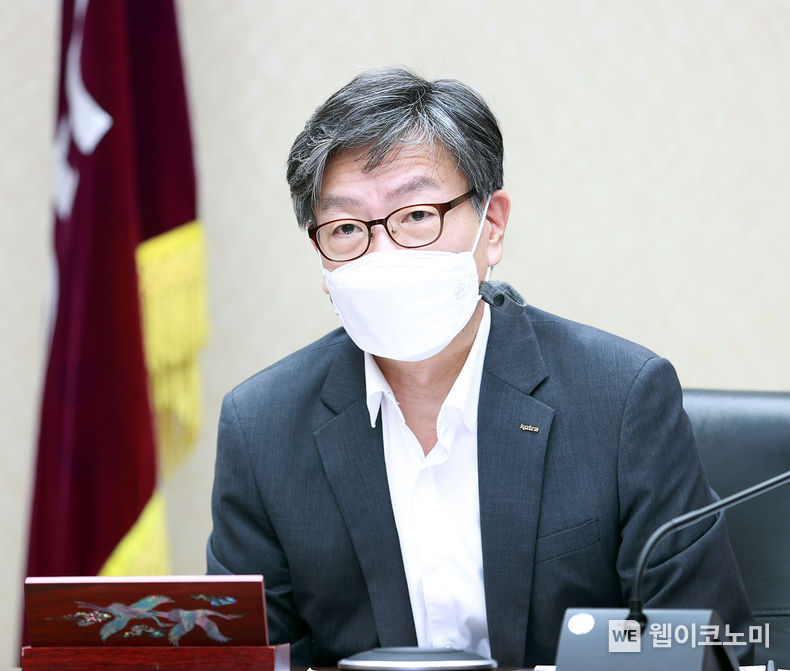  KOTRA(사장 유정열)는 20일부터 2주간 ‘디지털·그린 경제 선도를 위한 총력지원 체제’의 일환으로 ‘10개 지역본부별 무역관장 회의’를 화상으로 개최한다. 유정열 KOTRA 사장이 20일 열린 화상회의에서 인사말을 하고 있다. 2021.08.22 (출처:KOTRA)