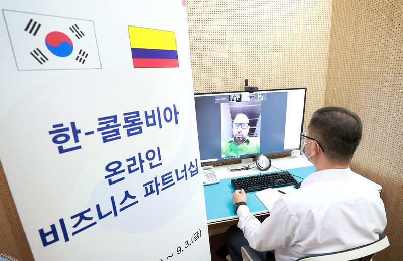 KOTRA는 이달 24일부터 9월 3일까지 ‘한·콜롬비아 비즈니스 파트너십 상담회’를 온라인으로 개최한다. 국내 참가기업이 콜롬비아 바이어와 온라인으로 상담을 진행하고 있다. 2021.08.31 (출처:KOTRA)
