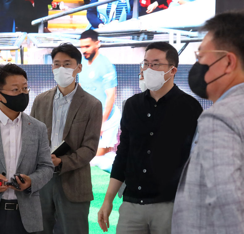 구광모 LG 대표가 경기도 평택시 LG 디지털 파크 내 LG전자 HE연구소를 방문한 모습 2021.10.01 (출처:LG)