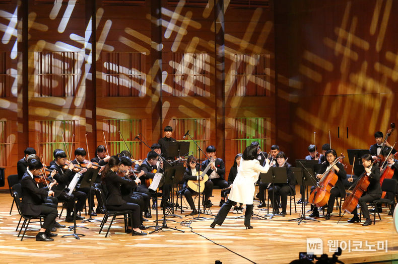 2020년 개최된 제4회 GMF 대상 수상 팀 뷰티플마인드 오케스트라 공연모습 (출처 = SK이노베이션)