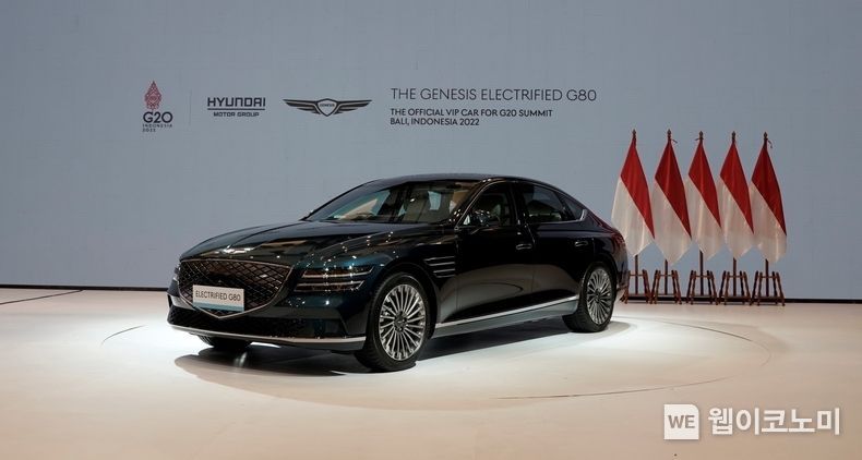 자카르타 인터내셔널 엑스포 컨벤션 센터에서 열린 'The Future EV Ecosystem for Indonesia' 행사에 전시된 제네시스 'G80 전동화 모델' 2021.10.25 (출처 = 현대차)
