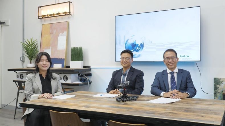 웨비나에 연사로 나선 노상일 NGL Transportation 대표 겸 재미 한인 물류협회(KALA) 부회장(왼쪽에서 두 번째)과 김호석 부산항만공사 미주 대표(왼쪽에서 세 번째) 2021.11.17 (출처:KOTRA)