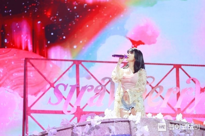 MMA2021 아이유 '스트로베리 문(strawberry moon)'