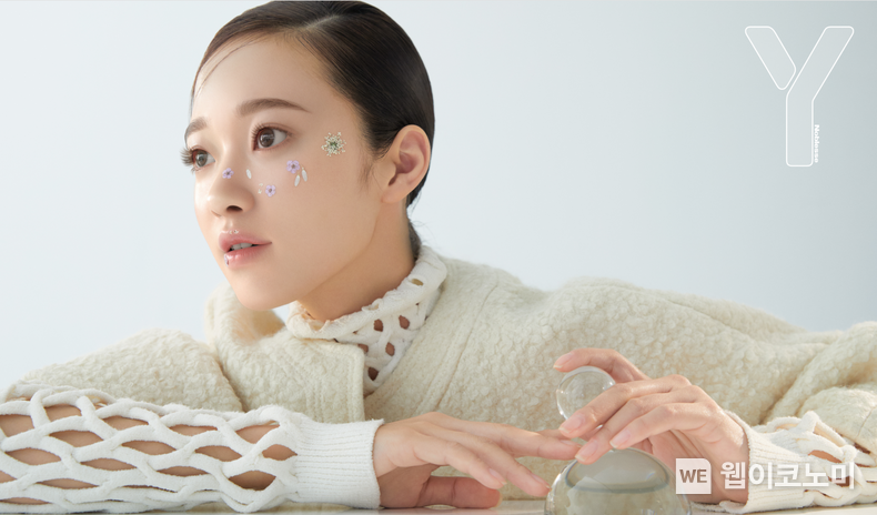 스마일게이트 버추얼 아티스트 한유아, 사랑스러움을 꽃피우는 컨셉의 첫 화보 촬영 2022.01.12 (출처: 스마일게이트)