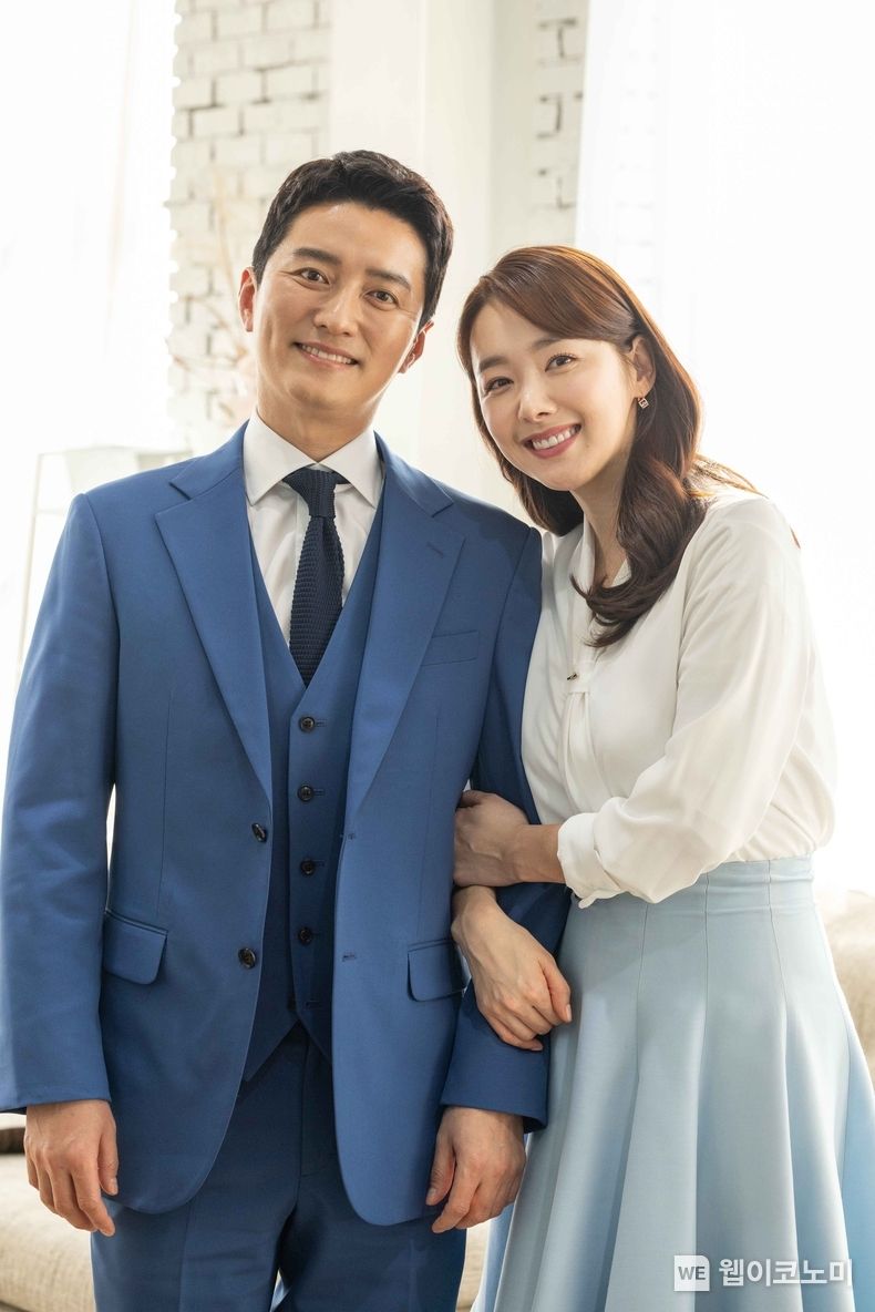 새마을금고 전속모델로 발탁된 배우 인교진·소이현 부부가 광고 촬영에 임하고 있다. 2022.02.18 (출처: 새마을금고)