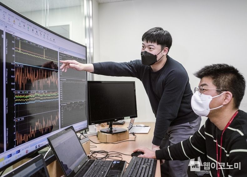 SK텔레콤은 이번 MWC 22 전시관 ‘5G & Beyond’ 주제 전시를 통해 5G 단독모드(SA·Stand Alone) 상용망 장비 환경에서 ‘5G 옵션4’ 기술을 검증한 사례를 선보인다고 24일 밝혔다. 2022.02.24 (출처: SK텔레콤)