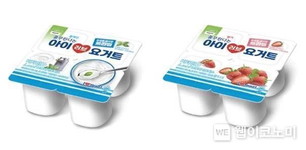 풀무원다논 떠먹는 아이러브요거트 무라벨 2종 (왼쪽부터 플레인, 딸기) 2022.03.03 (출처: 풀무원)