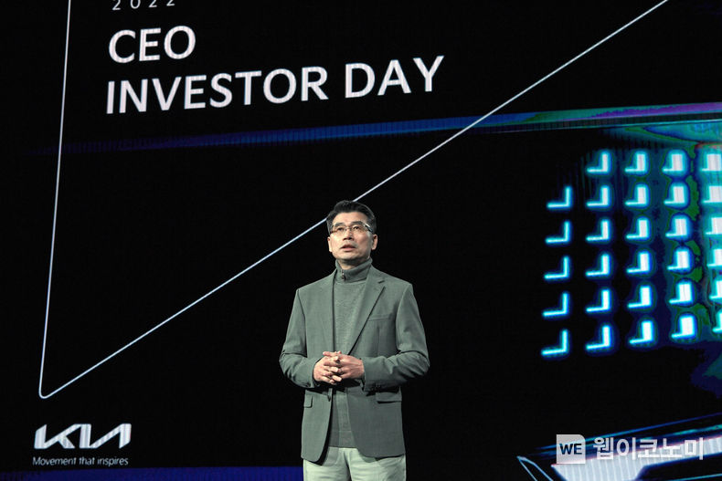 기아가 3일 온라인 채널을 통해 ‘2022 CEO 인베스터 데이’에서 기아 송호성 사장이 발표 영상에서 기아의 전동화 전환 계획 등 중장기 사업 전략과 재무 목표 등에 대해서 설명하고 있다. 2022.03.03 (출처: 기아)