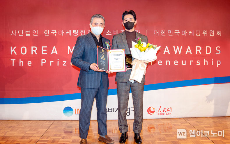 넷마블은 대한민국 디지털 고객만족도 조사에서 게임부문 1위를 5년 연속 차지하고, SNS 우수기업 페이스북 부문을 수상하며 2관왕을 달성했습니다. 2022.03.18 (출처: 넷마블)