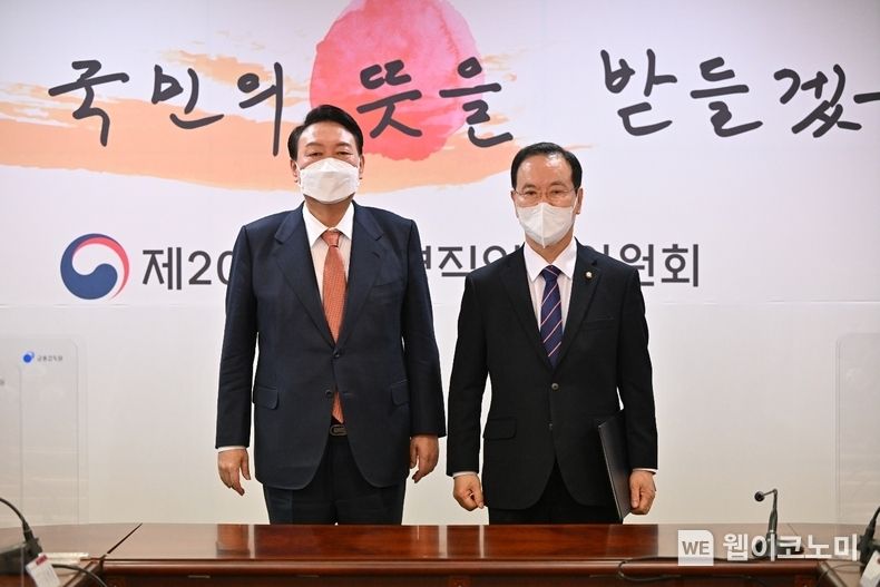 하영제 의원이 윤석열 당선인으로부터 '제20대 대통령직 인수위원회 지역균형발전특별위원회 위원'으로 임명됐다.(사진=하영제 의원실)