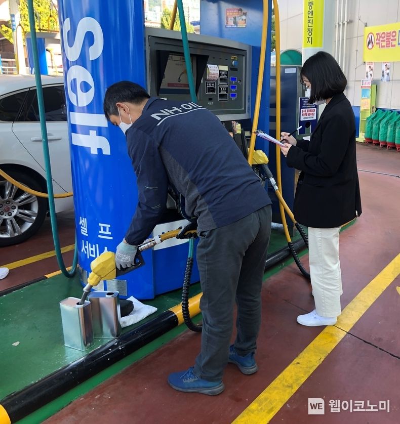 주유소 특별 지도점검 장면.(사진=창원시)