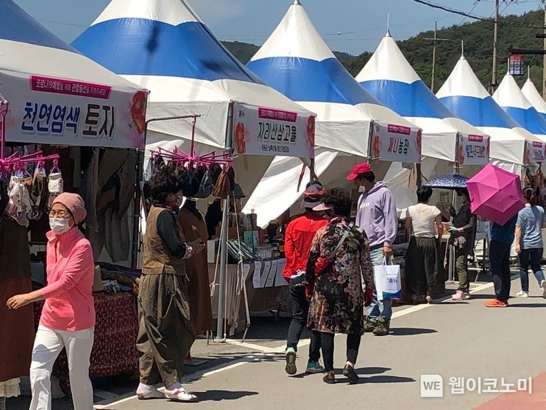 지역 우수 농·수산물 직거래장터 장면.2022.03.31.(사진=하동군)
