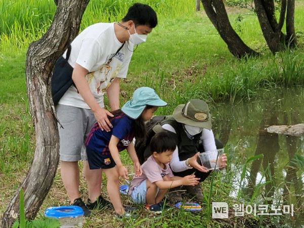 하동의 청정 자연환경 속에서 즐기는 테마가 있는 생태체험·관광 프로그램 장면.2022.04.01(사진=하동군)