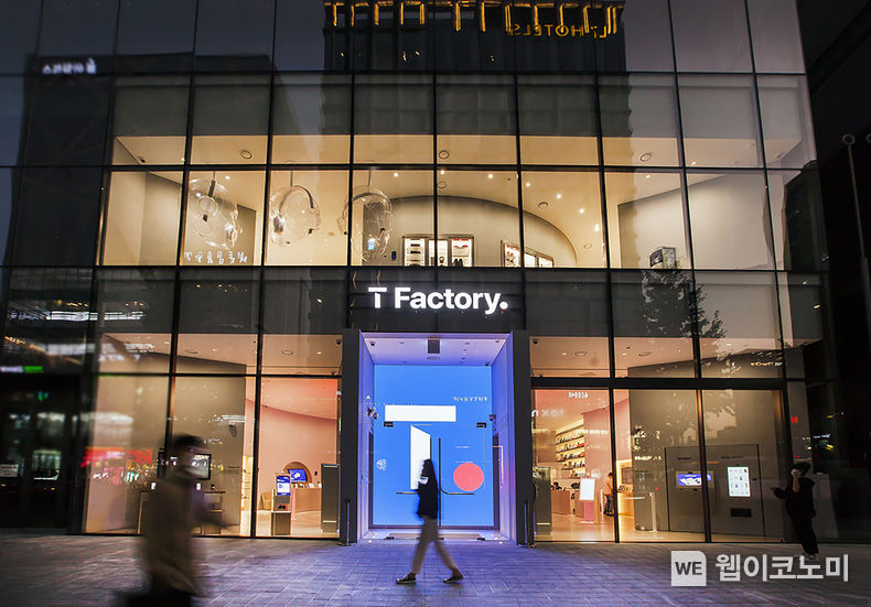 SK텔레콤은 ICT 복합문화공간인 T팩토리(T Factory)에서 T우주 제휴처를 만나볼 수 있는 ‘T대학 우주축제’ 행사를 11일부터 6월말까지 펼친다고 10일 밝혔다. 2022.04.12 (출처: SK텔레콤)