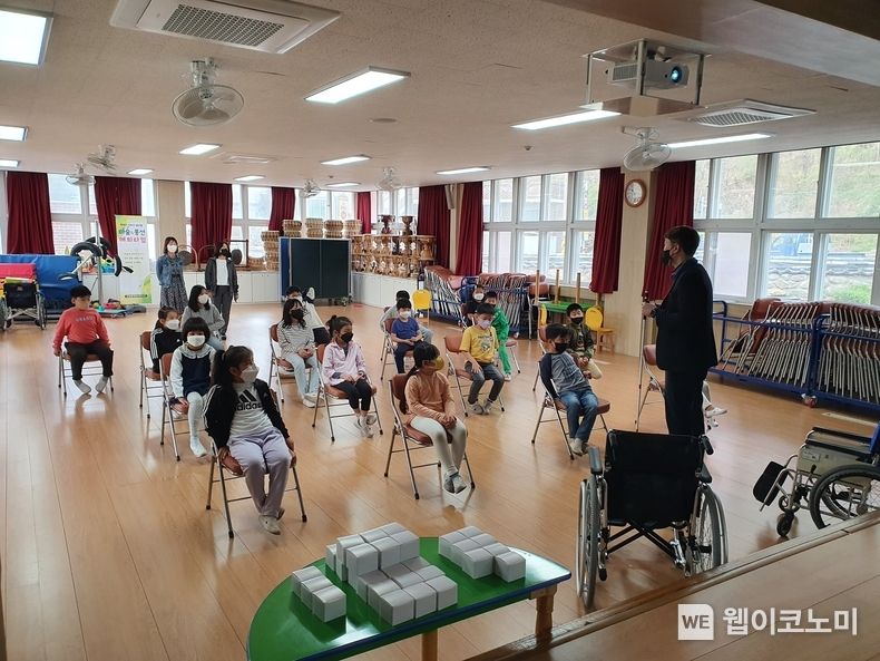장애인식개선사업 운영 장면.(사진=산청군)