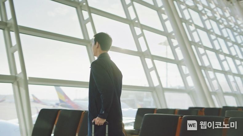 아시아나, ‘탑승객을 찾습니다’ 바이럴 영상 사진 (출처: 아시아나항공)