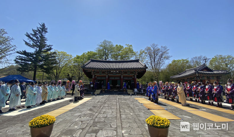 지난 16일 가락국 제10대 구형왕과 계화왕후를 추모하는 제례인 덕양전 춘향대제가 봉행되고 있다.2022.04.18.(사진=산청군)