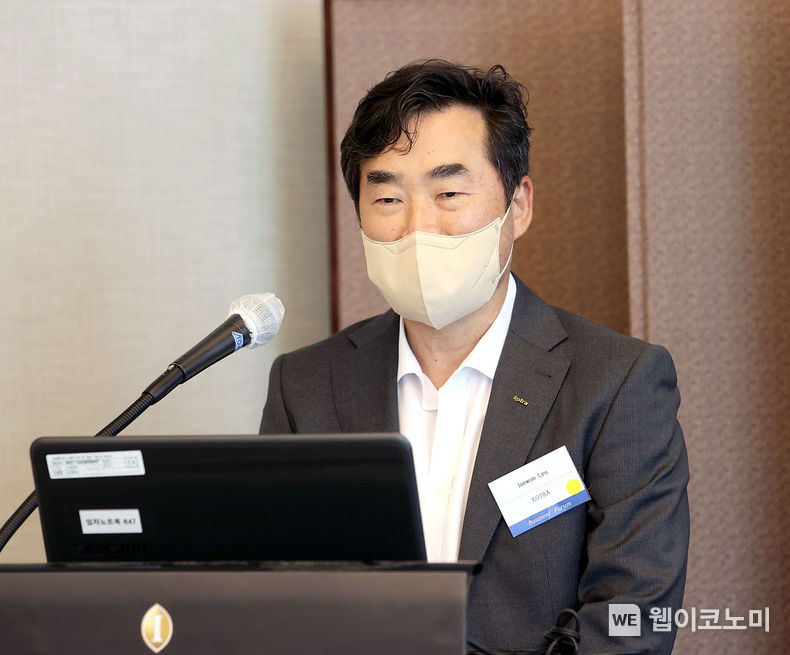 KOTRA(사장 유정열)는 20일 주한노르웨이상공회의소(회장 안드레아스 크리스토퍼슨)와 함께 서울 그랜드 인터컨티넨탈 호텔에서 제2차 '비즈니스+ 포럼'을 개최했다. 류재원 KOTRA 무역투자데이터본부장이 발언하고 있다. 2022.04.25 (출처: KOTRA)