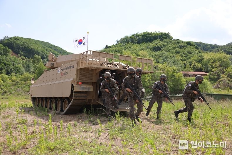 미래형 보병전투장갑차 ‘레드백’ 육군 기동시연 2022.05.29 (출처: 한화)