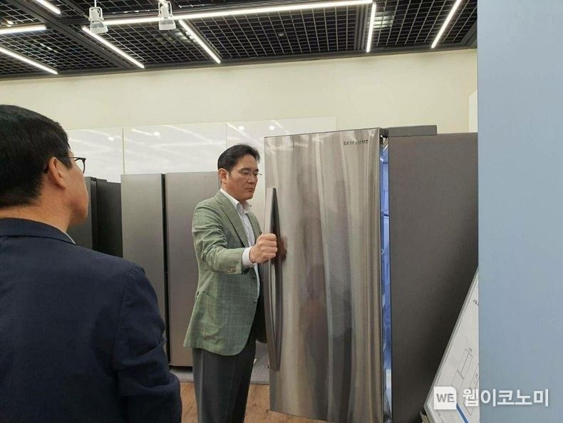 지난 2020년 6월 23일 생활가전사업부를 방문하고 있는 삼선전자 이재용 부회장 2022.05.30 (출처: 삼성전자)