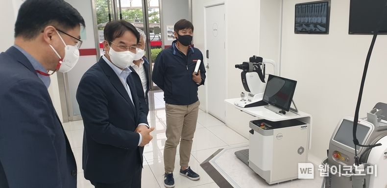 이동환(왼쪽 두 번째) 고양시장 당선인이 지역 기업체 살리기 차원에서 현장을 방문하고 있는 모습. 2022.06.09 (출처: 이동환 당선인 사무실)