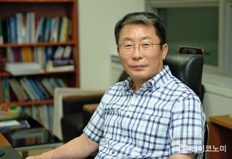 POSTECH(포항공과대학교) 산업경영공학과 서석환 교수(스마트팩토리 연구센터 센터장) 2022.07.04 (출처: 포항공과대학교)
