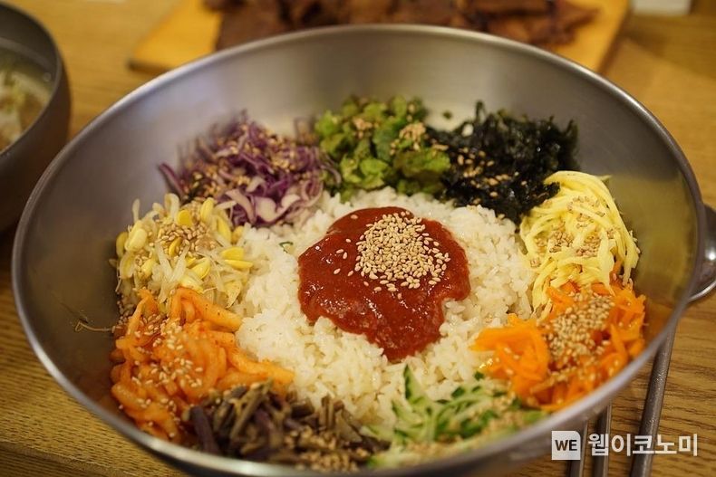 의미만 제대로 이해하면 틀리지 않을, 많이 헷갈려온 '가리키다'와 '가르치다'에 대해 자세히 알아보자. (사진=픽사베이)