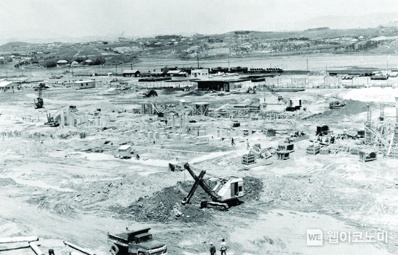 1963년 SK 울산CLX 공장 건설 현장 2022.10.10 (출처; SK이노베이션)