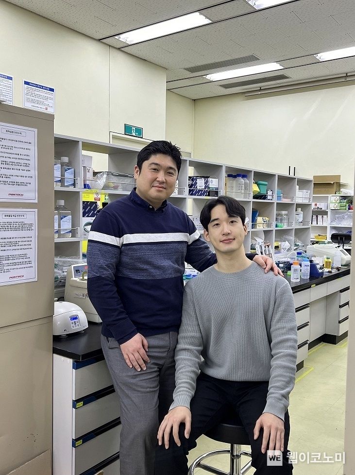 POSTECH 오승수 교수(좌), 이민종 씨(우) 2022.10.27 (출처:POSTECH)