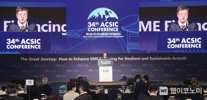 8일 호텔 인터불고 대구에서 개최된 ‘제34차 아시아신용보완기관연합(ACSIC) 회의’에서 조직위원장인 최원목 신용보증기금 이사장이 개회사를 하고 있다. 2022.11.08 (출처:신용보증기금)