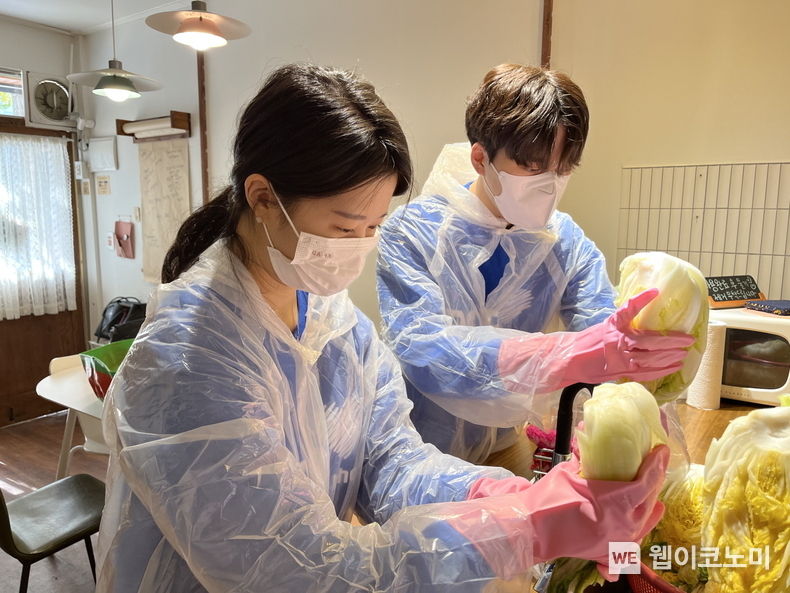 bhc치킨 해바라기 봉사단 김장 나눔 이미지 2022.11.09 (출처:bhc치킨)