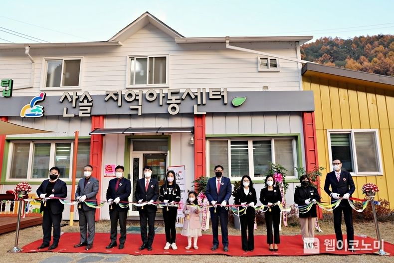 가운데 어린이 기준 왼쪽두번째 이진성 롯데제과 사업대표, 오른쪽 정태영 총장 2022.11.09 (출처:롯데제과)