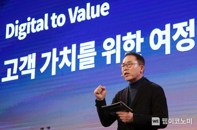 날 행사에 참석한 신한금융그룹 조용병 회장이 발표를 하고 있다. 2022.11.09 (출처:신한금융그룹)
