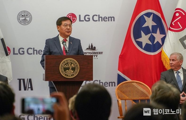 테네시주 청사에서 열린 기념식에서 양극재 공장 설립을 발표하는 LG화학 신학철 부회장 2022.11.22 (출처: LG화학)