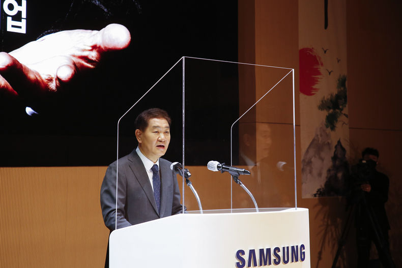 삼성전자가 2일 수원 '삼성 디지털 시티'에서 개최한 '2023년 시무식'에서 한종희 대표이사 부회장이 신년사를 하고 있다. 2023.01.02 (출처: 삼성전자) 