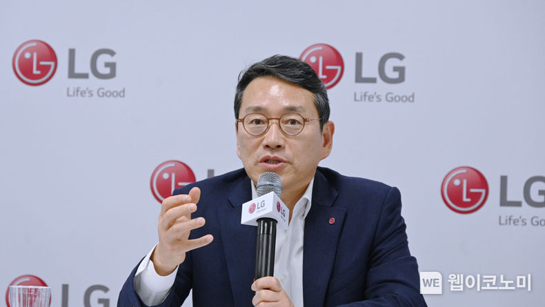 LG전자 CEO 조주완 사장이 기자간담회를 열고 LG전자의 미래 비전과 사업 경쟁력 강화 전략을 설명하고 있다. 2023.01.08 (출처: LG전자)