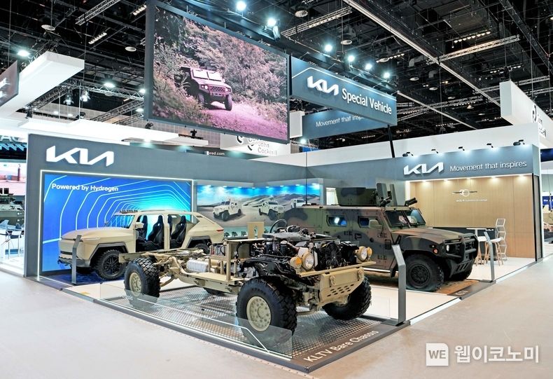 'UAE IDEX 2023' 방산전시회 기아관에 전시된 (왼쪽부터) 수소 ATV 콘셉트카, 베어샤시 소형전술차량, 기갑수색 소형전술차량 2023.02.20 (출처:현대차 · 기아 커뮤니케이션센터)