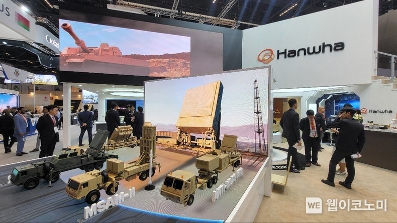  IDEX 2023 현장에 전시된 대공방어용 다기능레이다 시리즈