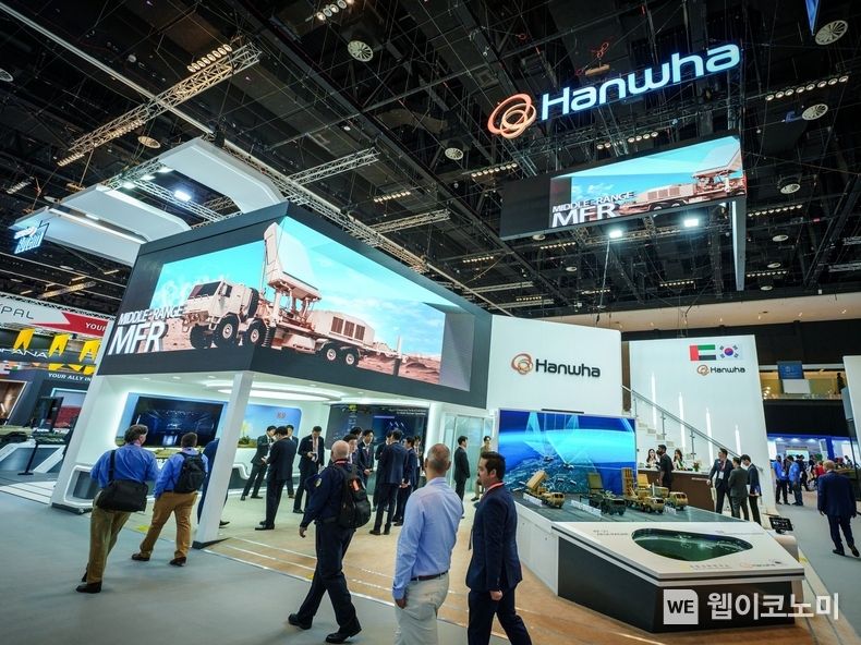  IDEX 2023 한화 통합전시관 현장 전경