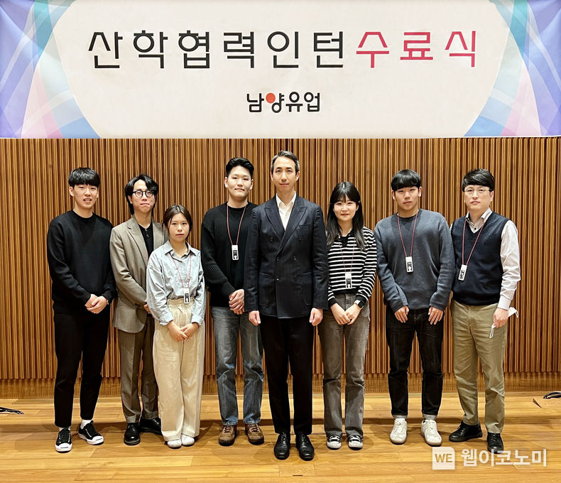 남양유업 대학생 서포터즈 ‘냠얌즈’ 6기 수료식 (좌측에서 5번째, 남양유업 김승언 경영지배인) 2023.02.28 (출처:남양유업)