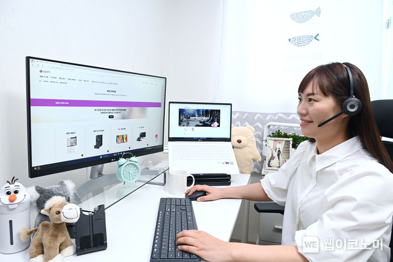 하이텔레서비스가 3주 재택근무, 1주 사무실 출근하는 ‘밸런스 근무제’를 운영한다. 사진은 부천시 춘의동에 거주 중인 하이텔레서비스 상담 컨설턴트가 재택근무 중인 모습 2023.03.23 (출처:LG전자)