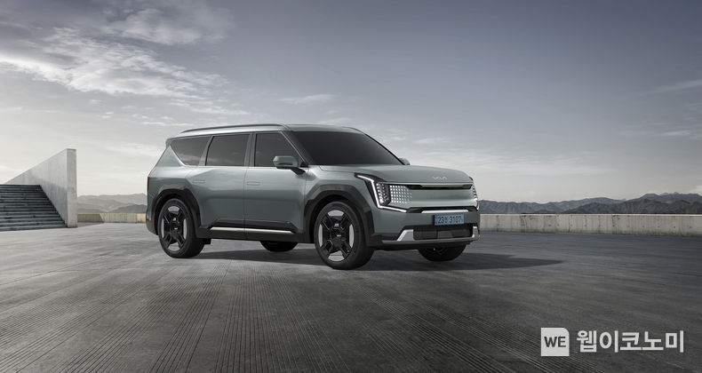 기아, ‘The Kia EV9’ 사전계약 1만대 돌파<br>
기아가 ‘The Kia EV9(더 기아 이 브이 나인, 이하 EV9)’의 사전계약이 1만대를 돌파했다고 16일(화) 밝혔다. 2023.05.16 (출처 : 현대차기아커뮤니케이션센터)