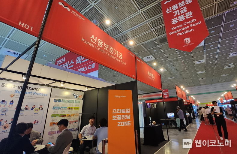 신용보증기금이 6월 14일부터 16일까지 3일간 서울 코엑스에서 개최되는 ‘2023 메타버스 엑스포’에 ‘신보 스타트업 유니버스관’을 설치해 신보의 혁신스타트업 19개사 제품 홍보와 판로 개척을 지원하고 있다. 2023.06.14 (출처 : 신용보증기금)