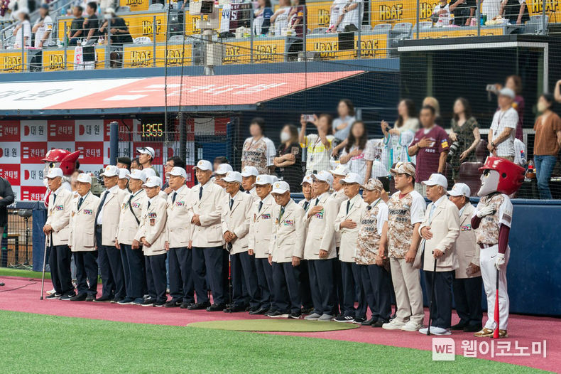 참전용사들이 고척 스카이돔에서 열린 영웅을 향하여! Stand up for Heroes! 행사에 참여하고 있다 2023.06.26 (출처 : 효성)