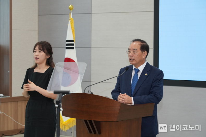 부산광역시 하윤수 교육감이 29일 취임 1주년 기자회견을 하고 있다. 2023.06.29 (출처: 부산교육청)